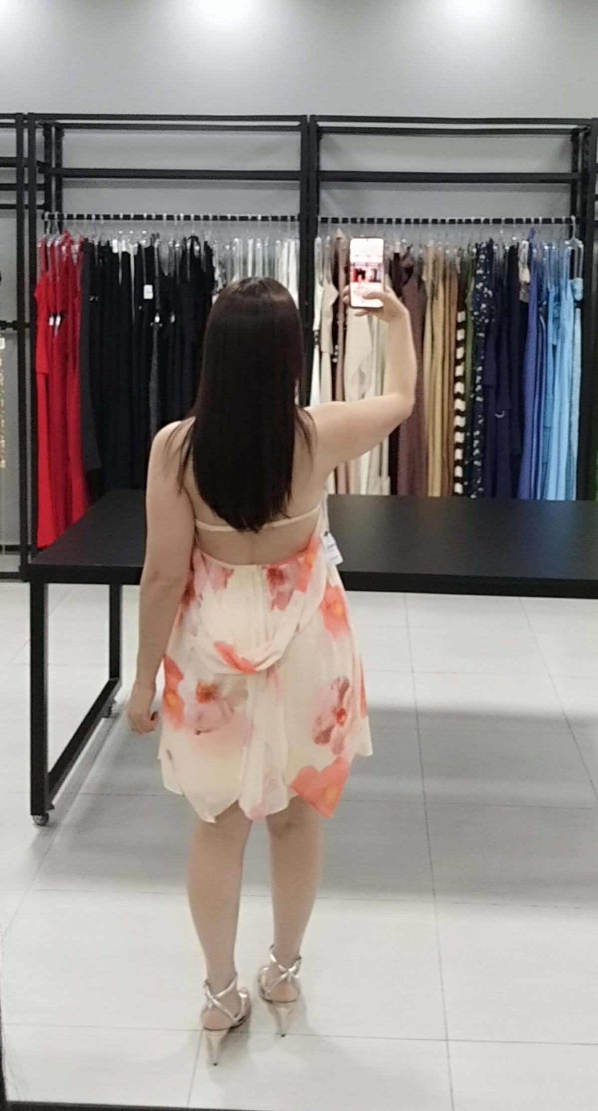 Vestido Curto Chiffon Floral Coral | Estrela